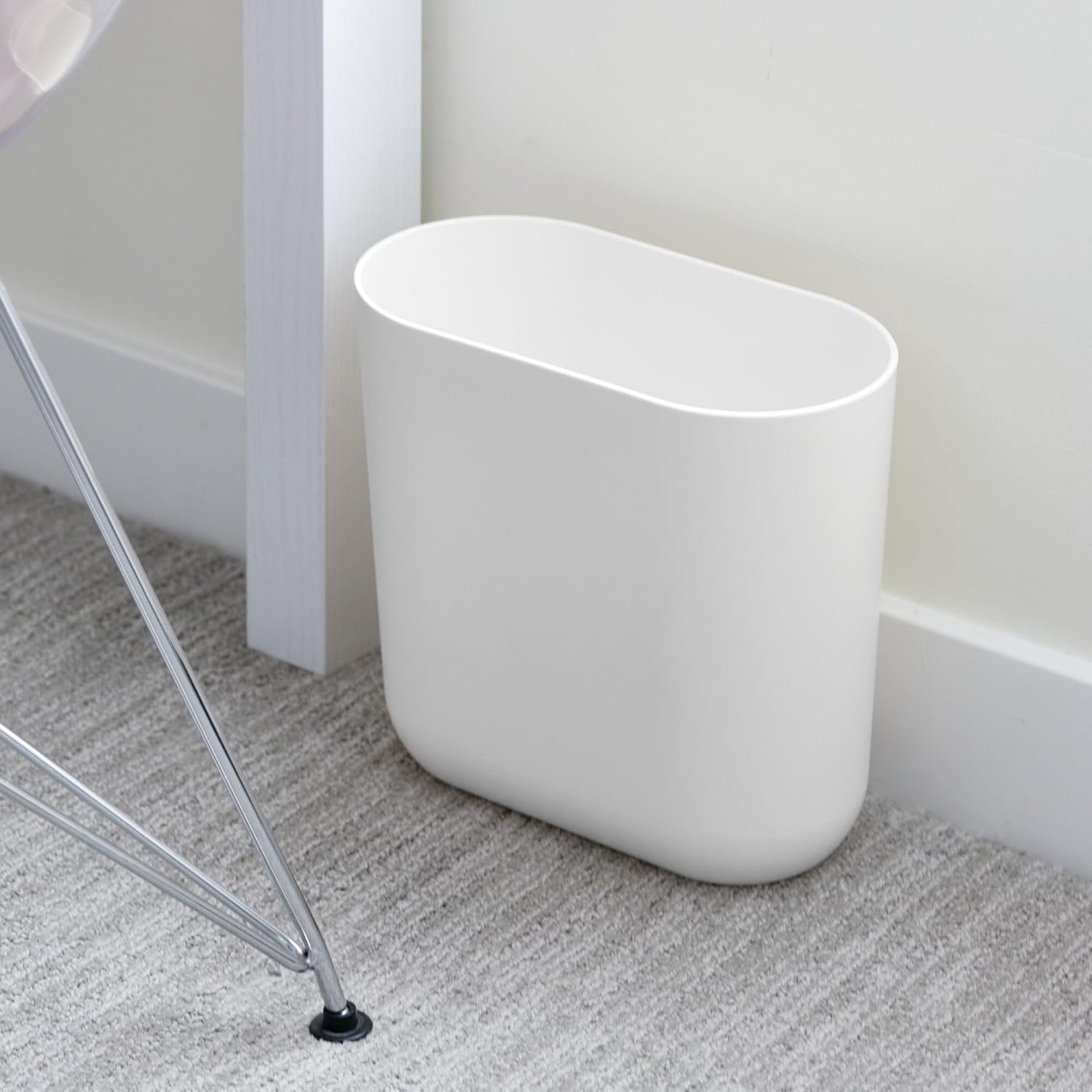 iDesign Slim Oval Plastic Trash Can - White