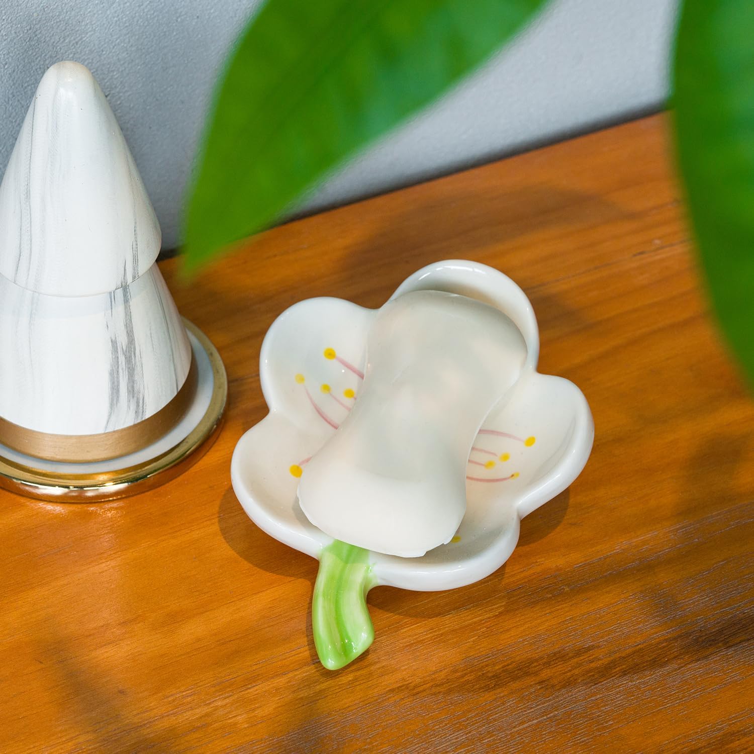 LINXUXIE Ceramic Soap Dish Holder with Floral Design