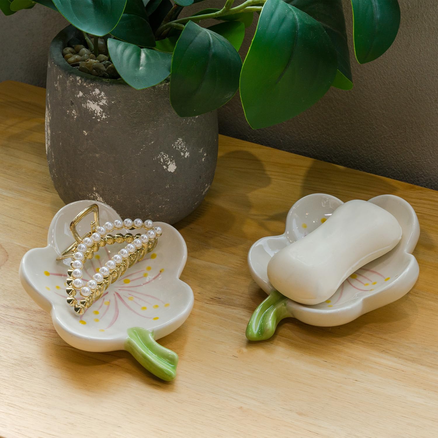 LINXUXIE Ceramic Soap Dish Holder with Floral Design