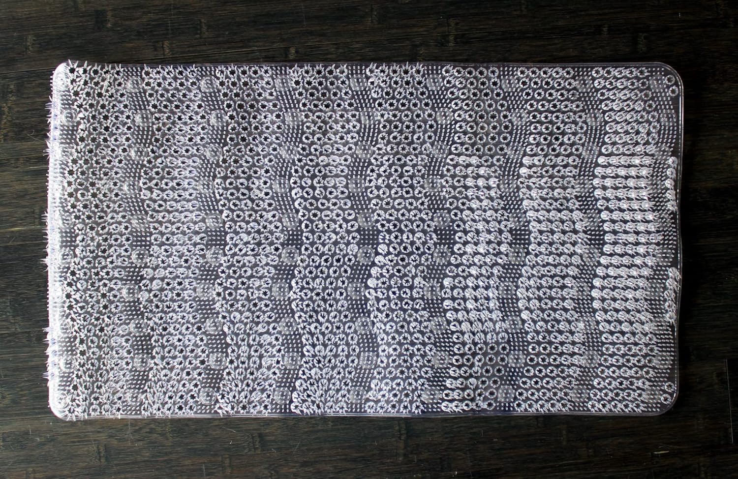 Dependable Industries Inc Velvet Grass Bath Mat 27 x 15 Clear